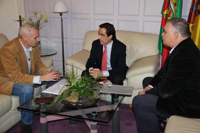 Reunión Alcalde Torrelavega - UNED 