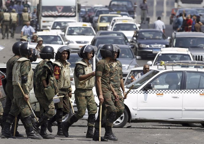 Militares Egipcios Se Pasean Por Las Calles De El Cairo