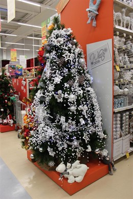 ARBOL DE NAVIDAD EN TIENDA