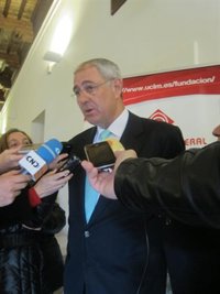 Martínez Ataz se verá con el nuevo rector un día después de las elecciones "para iniciar el traspaso de poderes"