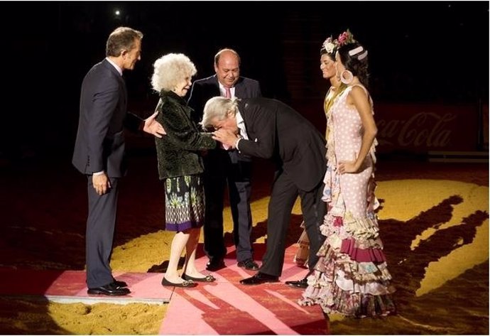 Premio Duquesa Y Alain Delon