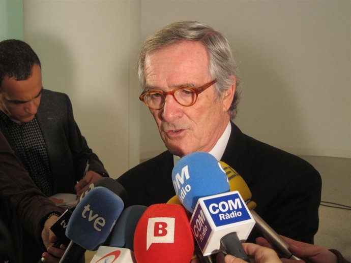 Xavier Trias, Atendiendo A Los Medios