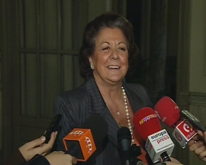 Barberá Atendiendo A Los Medios De Comunicación 