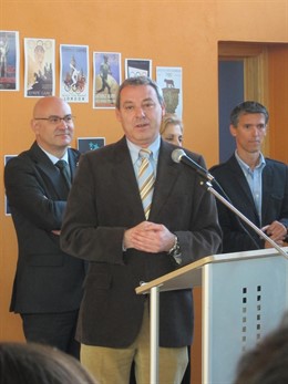 De La Chica, Durante La Inauguración De Las Instalaciones