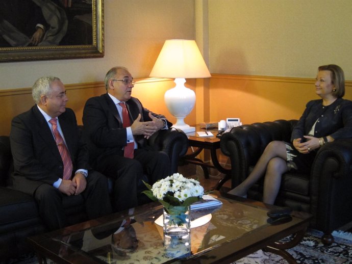 Reunión De La OMC Con La Presidenta De Aragón, Luisa Fernanda Rudi