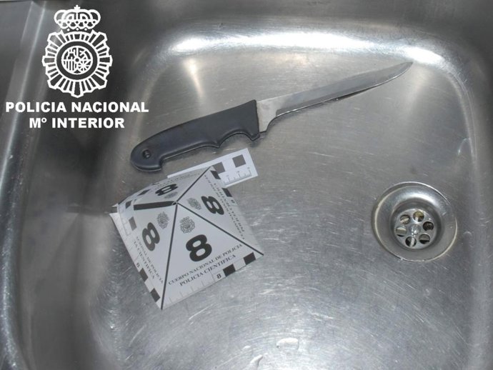 Cuchillo Usado Por El Detenido Para Apuñalar A La Víctima