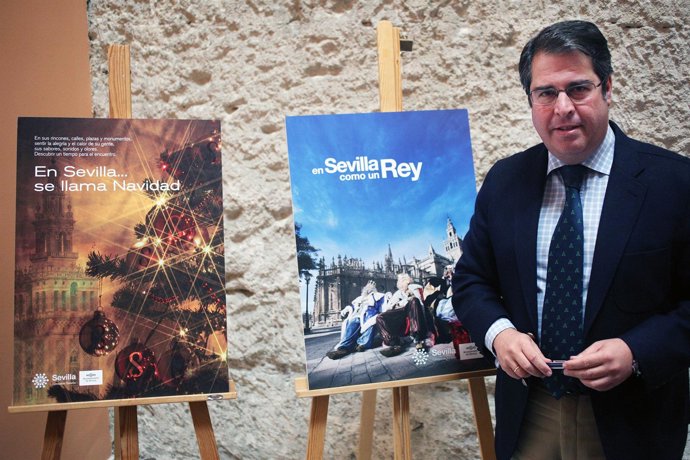 El Delegado Gregorio Serrano Presentando La Campaña De Navidad. 