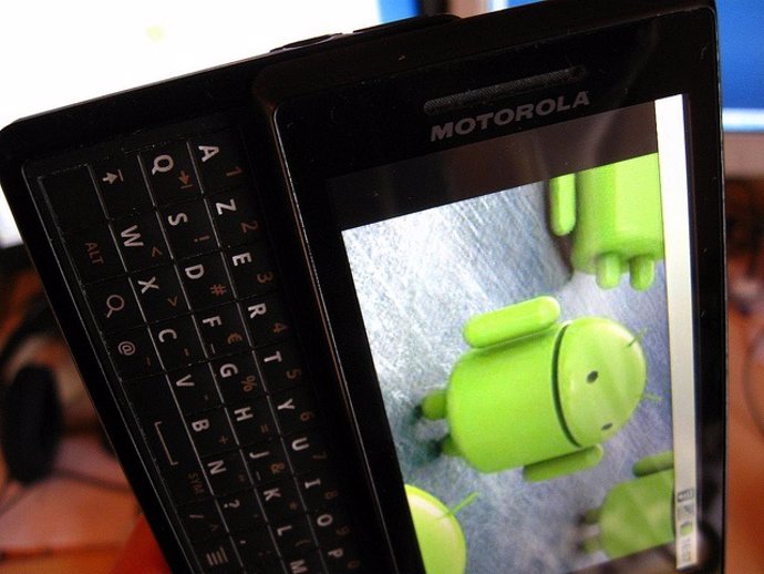 Teléfono De Motorola Con Imagen De Android