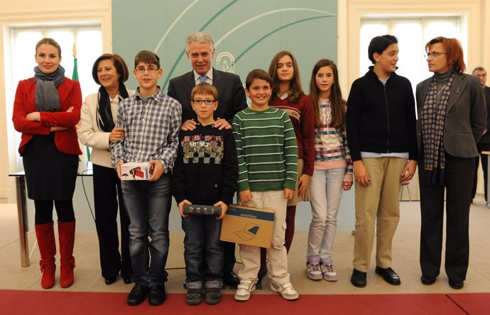 Entrega En Granada De Los Premios Del Certamen Literario Escolar      