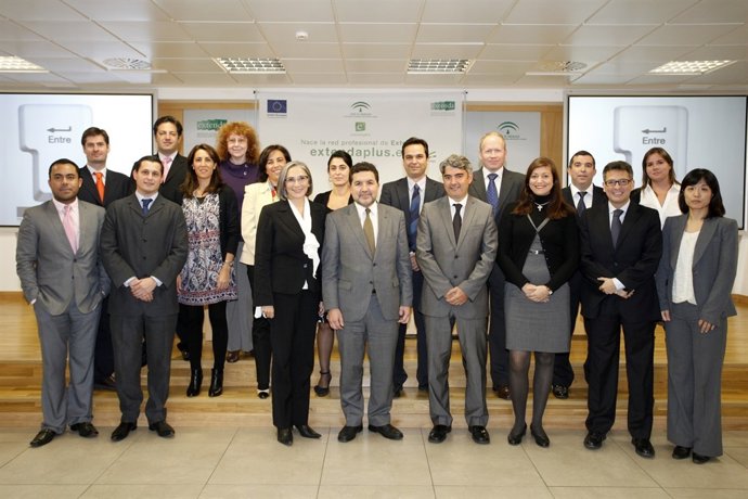 Presentación De 'Extenda Plus', Con La Presencia De Gaspar Llanes