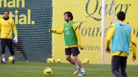Fútbol.- Cesc e Iniesta entrenan con normalidad y podrían estar contra el Rayo