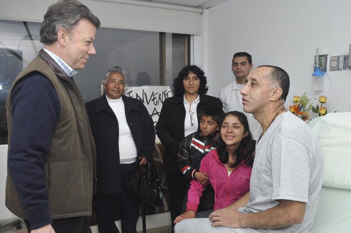 El Presidente Santos Con Irazo, Secuestrado De Las FARC