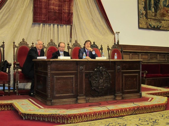 Mesa Inaugural De Las Jornadas En El Paraninfo De La USAL