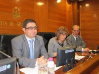 Reyes asegura que Peñalver ha tomado una decisión "personal" que no es la respuesta a un "pacto" entre dirigentes