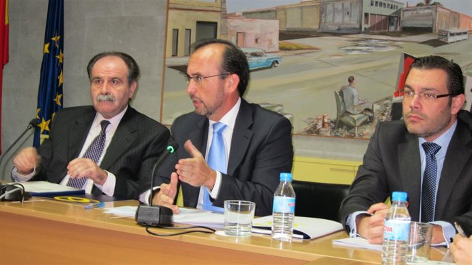 El Director Adjunto De Cajamurcia-Grupo BMN, Juan Antonio Campillo (Izq.)