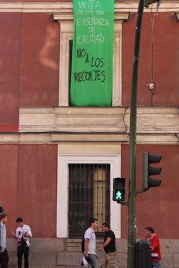 Cartel De Huelga En EL Instituto De Madrid