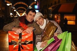 Una Pareja, De Compras Navideñas