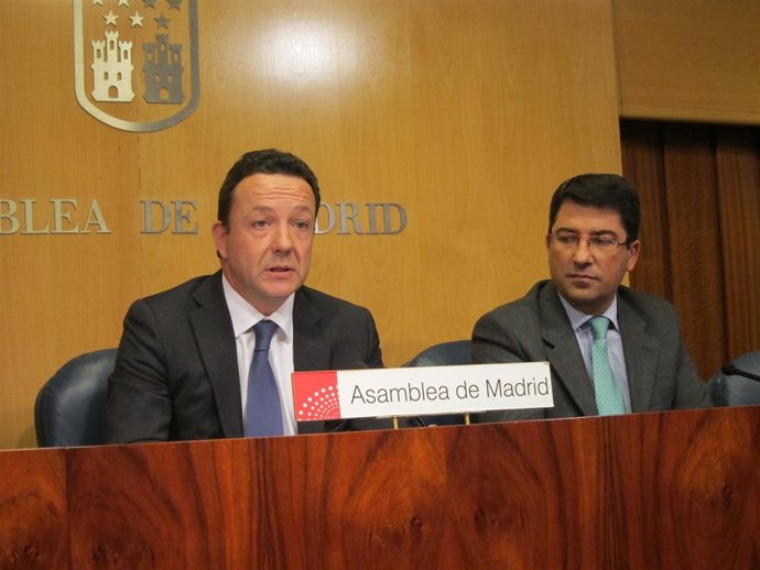 Henríquez De Luna Y Muñoz Abrines En Rueda De Prensa