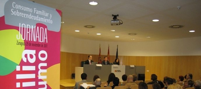 Jornada 'Consumo Familiar Y Sobreendeudamiento'