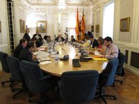 La oposición critica la actuación del Consell sobre el déficit y el PP lo atribuye a una financiación "discriminatoria"