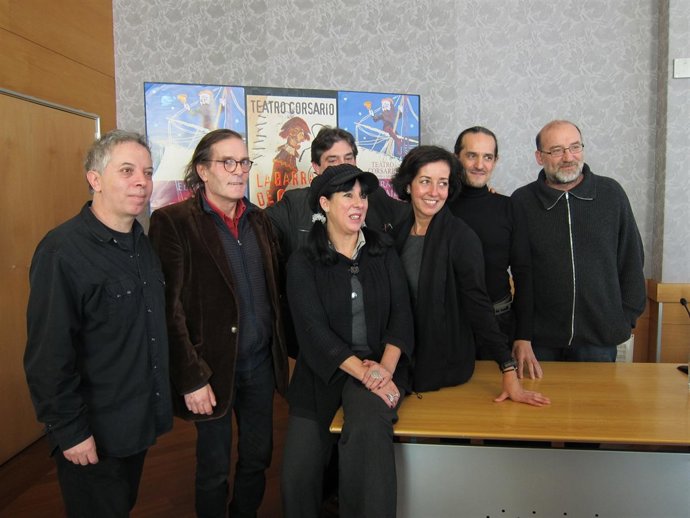 Viteri Y Cantalapiedra Con Algunos De Los Mimebros De Corsario