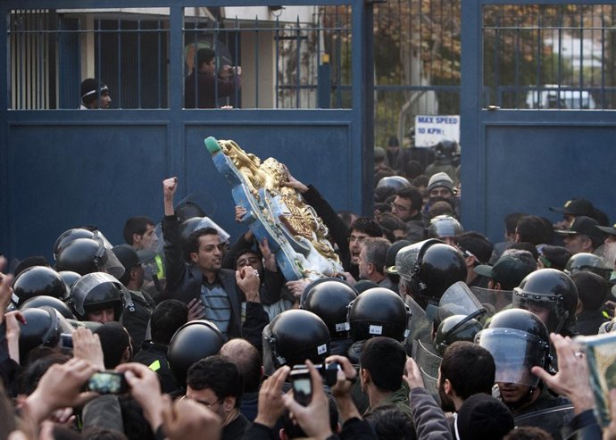Manifestantes Irrumpen En La Embajada Británica En Teherán - Irán