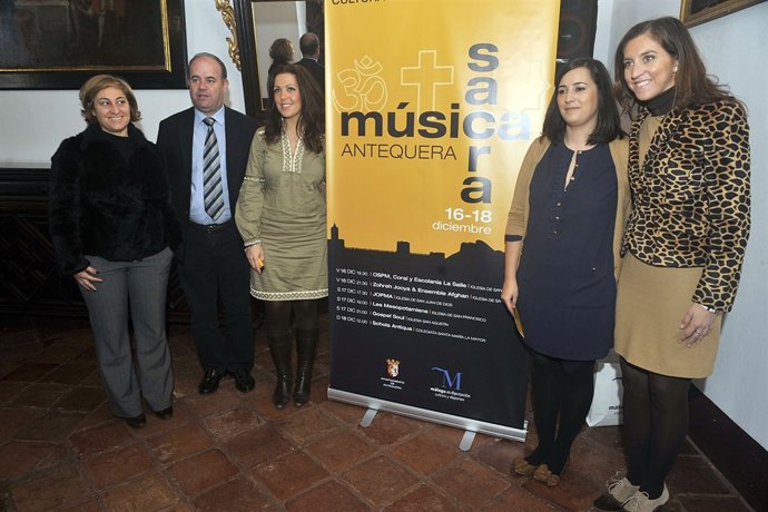 La Diputada Y El Alcalde De Antequera, En La Presentación            