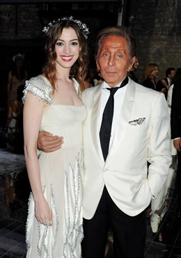 Anne Hathaway Y Valentino 