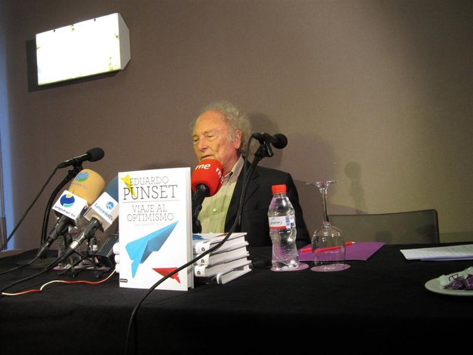 Eduardo Punset, Durante La Presentación De 'Viaje Al Optimismo' En Valencia