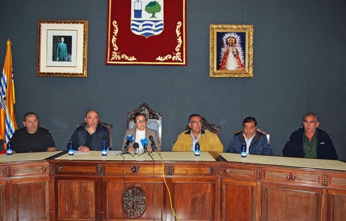 La Alcaldesa De Isla Junto Al Sector De La Chirla. 