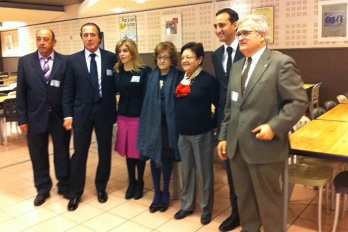 Luisa Pastor Junto Al Resto De La Delegación En Bruselas