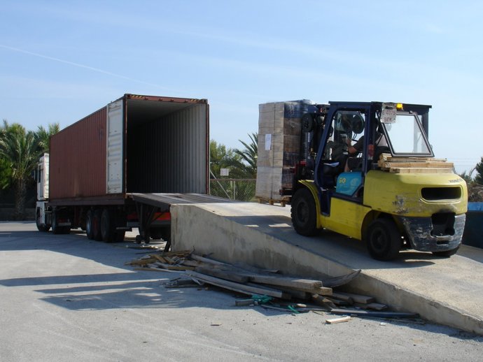 Imagen Del Traslado De Un Contenedor