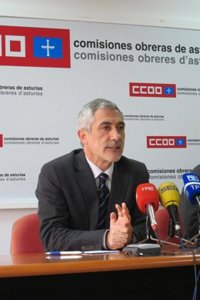 Llamazares propone una cuestación pública para pagar el traslado de Franco 