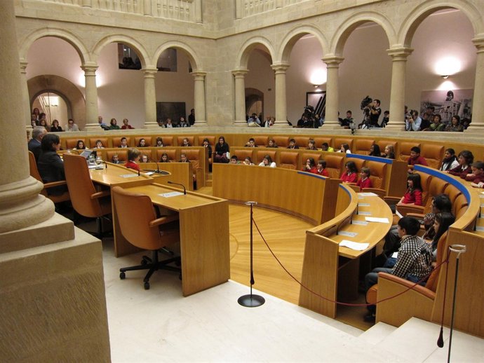 Niños Lectura De La Constitución