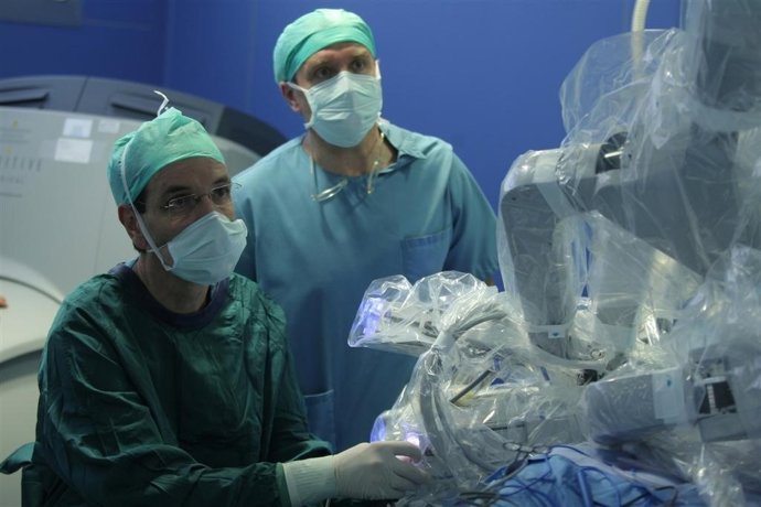 Cirugía Robótica De Tiroides En La CUN.