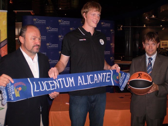 El Alero Del Lucentum Alicante Kyle Singler       