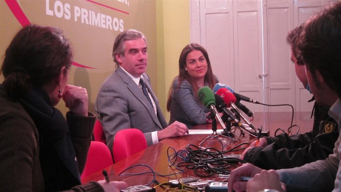 Fuentes-Pila Y Marta Trueba, En Rueda De Prensa