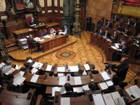 Indignados irrumpen en el pleno del Ayuntamiento de Barcelona  