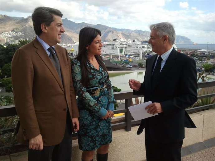 Cónsul De Argentina (Derecha)