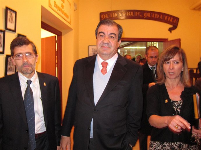 Hilario Mañanes, Francisco Álvarez-Cascos Y Milagros Madiedo