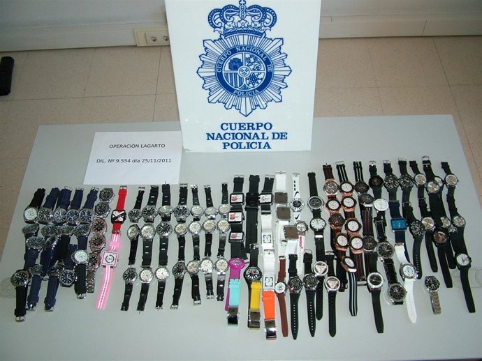 Prendas Falsificadas Incautadas En Un Mercadillo De Ávila