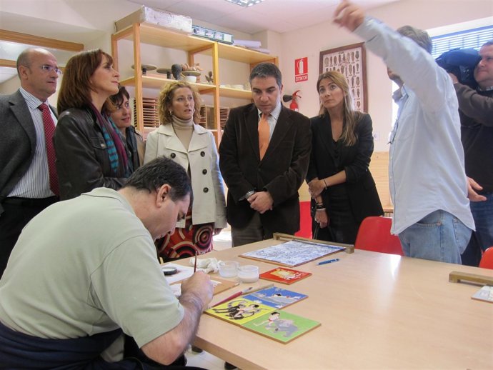 Bendodo, Acompañado Por Gómez Y Mata, Durante Una Visita A Las Instalaciones