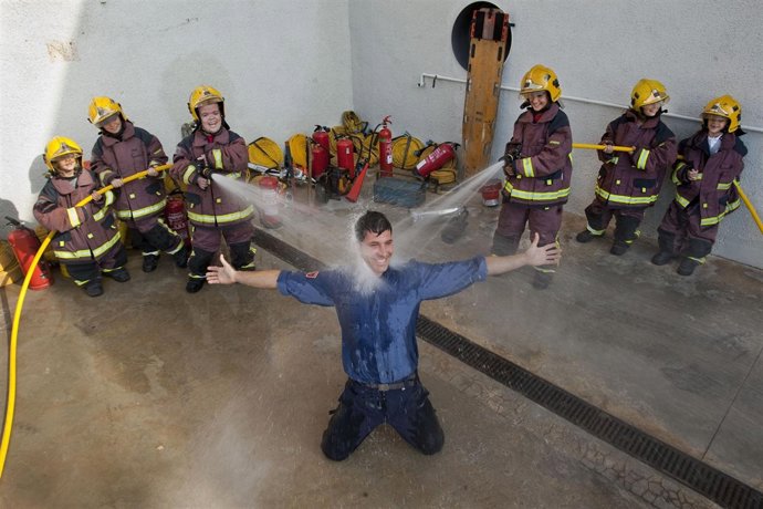 Calendario Solidario De Bombers Y Hospital Sant Joan De Déu
