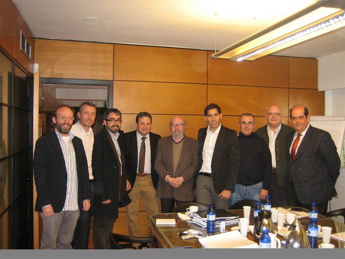 Imagen De La Reunión En Madrid Del Jurado Del Premiode Poesía