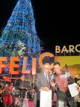 Xavier Trias Enciende El Alumbrado Navideño Con El Mag Lari