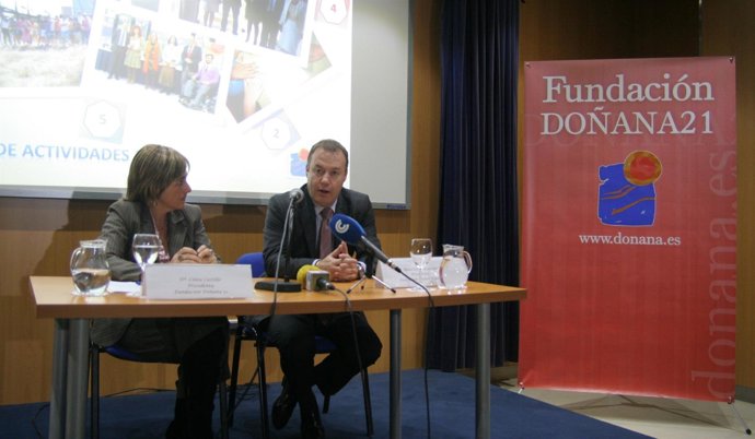 Representante De Enel Y La Presidenta De La Fundación Doñana 21, Cinta Castillo.