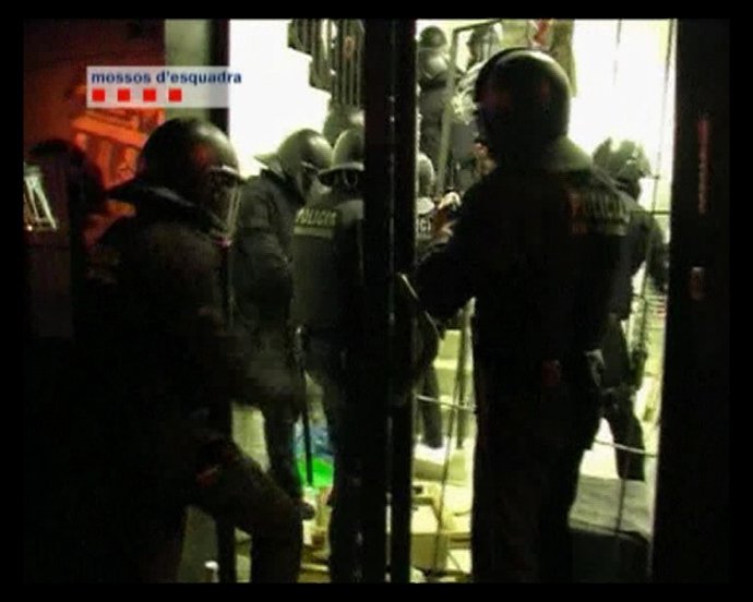 Los Mossos Desalojan Un Edificio 'Okupado' En Barcelona