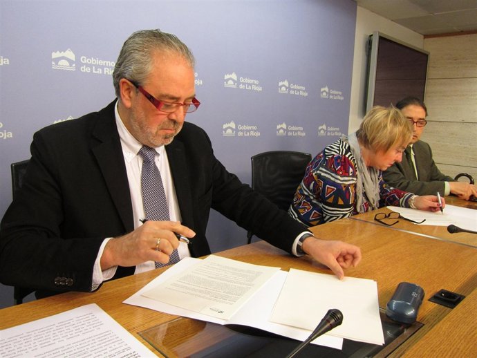 Nieto Firma Con 'La Rioja Sin Barreras'