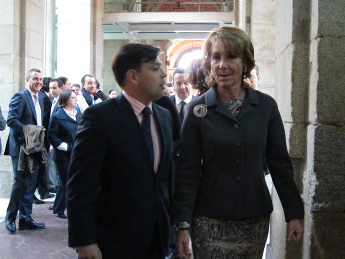 Aguirre A Su Llegada A Sol En El Acto De La Constitución