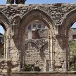 Una Imagen Del Monasterio De Pelayos De La Presa